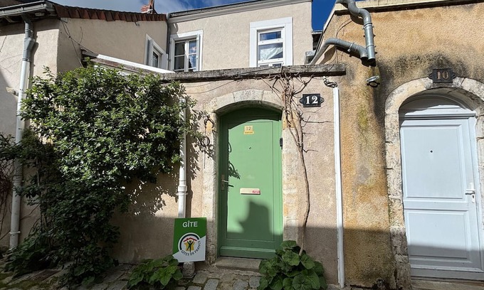 Chateauroux Cottage | Family-Friendly Gite Châteauroux with 3 Bedrooms for 6