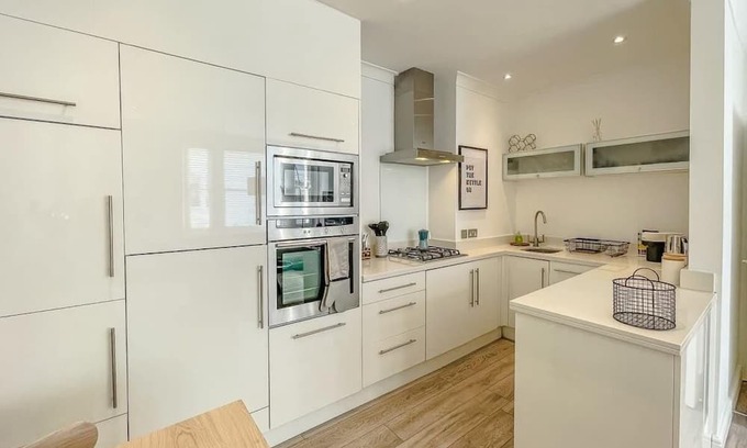 Belsize Apartment | Peaceful 2 Bedroom Apartment in Belsize Village - Pet Friendly