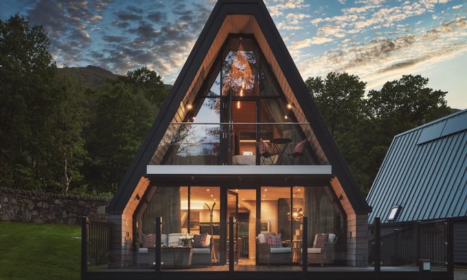 Arrochar Cottage | Relaxing Ardlui Retreat Lodge with Spa & Hot Tub Amenities