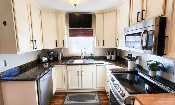 Englewood House | Urban Retreat: Hot Tub, Pet-Friendly with Fenced Yard