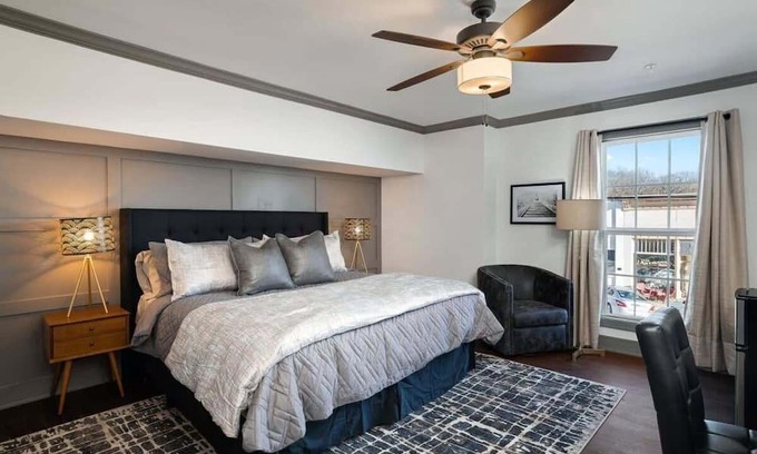 Parkville Apartment | Stylish King Suite with Views, Desk & Wifi for Families