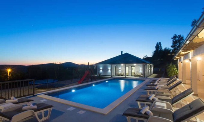 Caporice House | Modern Holiday House Marijana with Private Pool in Trilj