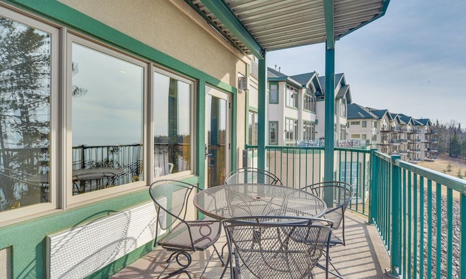 Two Harbors Condo | Cozy Waterfront Condo with Indoor Pool & Ocean Views
