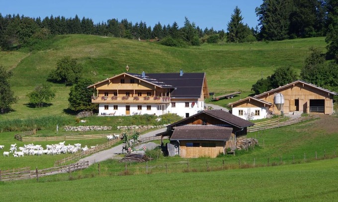 Bernbeuren Apartment | Cozy Holiday Apartment Almstüberl with Family-Friendly Amenities