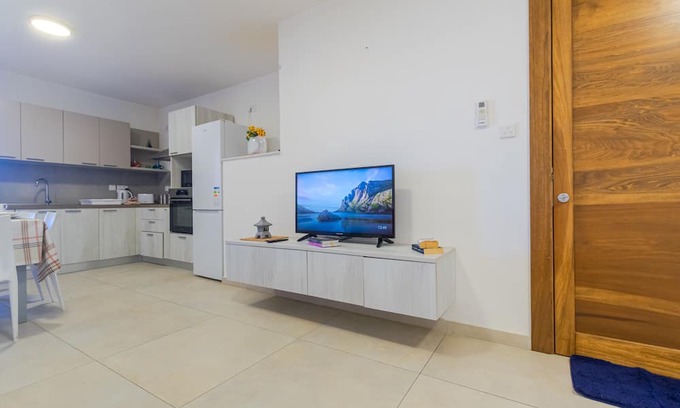 Qawra Apartment | Modern 3 Bedroom Apartment with Child-Friendly Amenities