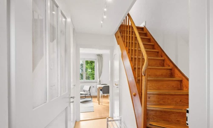 Wiedikon Apartment | Versatile Home with Kitchen, Ideal for Weekly Rentals