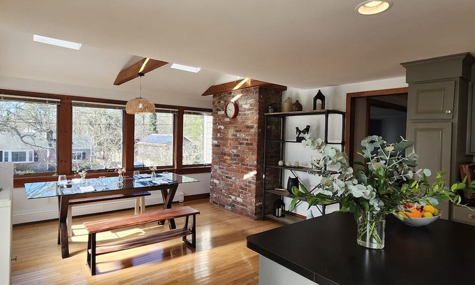 Harwich Center House | Tranquil Brigadoon: Ocean View Retreat for Families