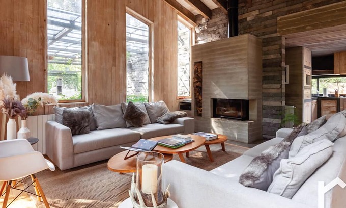 Valle de Bravo House | Modern, Cozy House integrated into the Forest