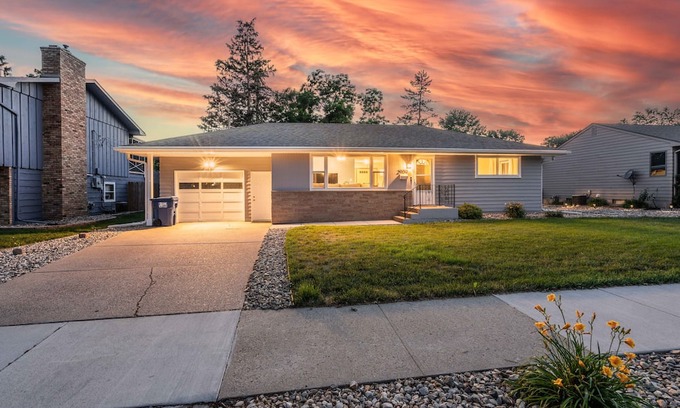 Sioux Falls House | Spacious 4BR Retreat Perfect for Families & Nearby Amenities