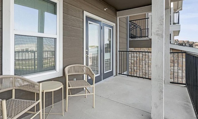 Brooks City Base Apartment | Landing at The Anderson at Brooks - 1 Bedroom in Stinson Airport Vicinity