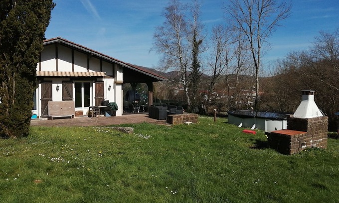Saint-Martin-d'Arrossa Bed & Breakfast | Chambre Xoriekin Charmante et Calme au Cœur du Pays Basque Intérieur !!!