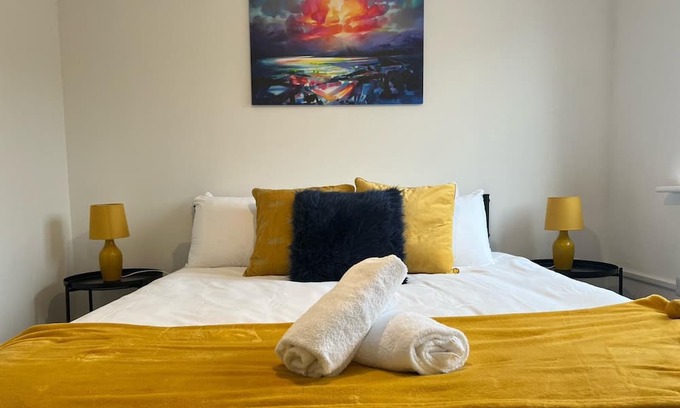Pontprennau House | Welcoming Village House in St Mellons Near A48 & M4