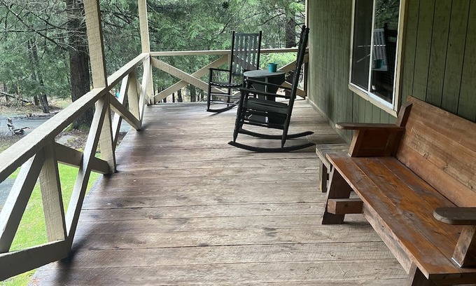 Montrose Cabin | Pet-Friendly Cabin with Creek and Fire Pit near Salt Springs Park