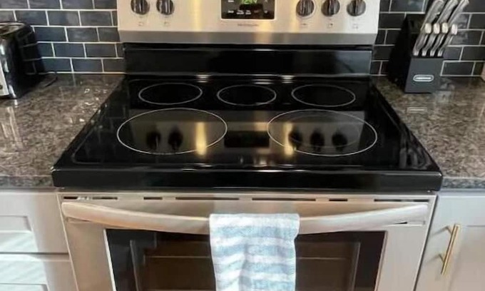 Manchester Apartment | Inviting 2nd Floor Studio with Breakfast & Pet-Friendly Perks