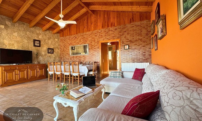 Castelldefels Ski Chalet | Family-Friendly Getaway at Chalet de Carmen Castelldefels