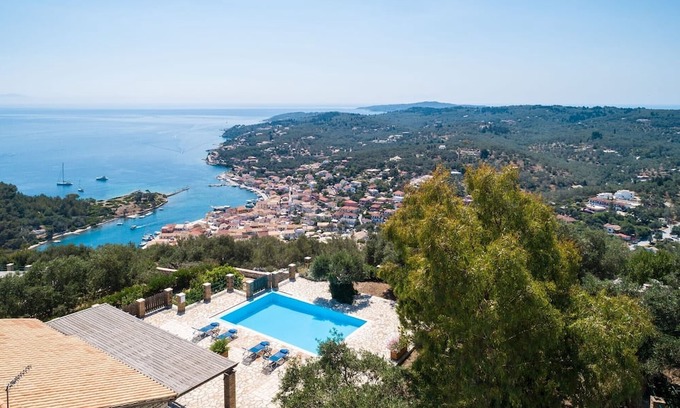 Mpogdanatika Villa | Relaxing Villa Raijin with Private Pool & Sea Views in Loggos