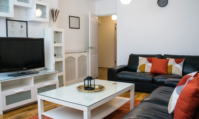 North End Apartment | Charming 2-Bed Fully Furnished Apartment in London