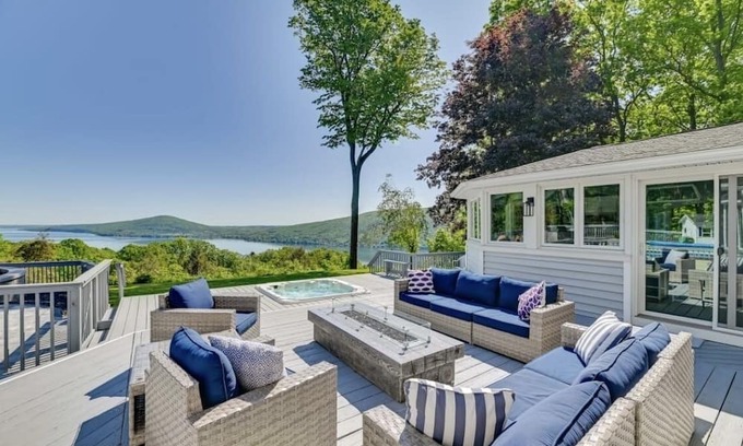 Naples House | Relaxing Retreat with Hot Tub & Heated Pool in Naples