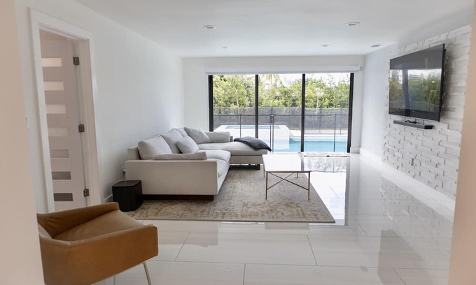 Hialeah House | Family-Friendly Zen Gem Home: Your Perfect Getaway