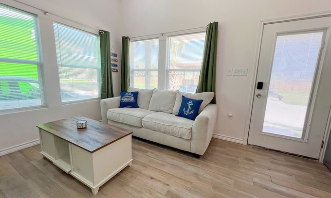 Aransas Pass Cabin | Cozy Family Cabin in Aransas Pass with Private Pool