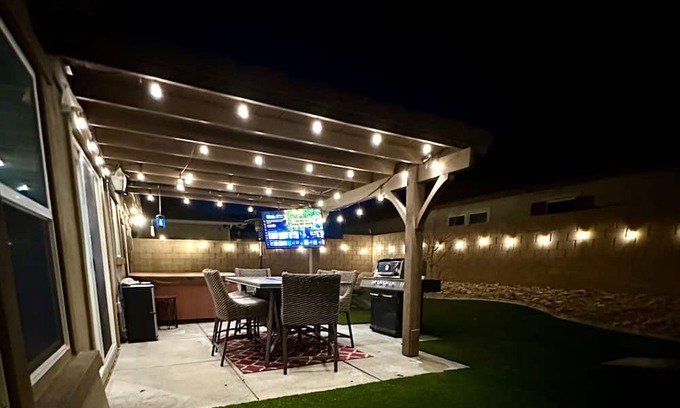 Lancaster House | Beautiful home in family friendly neighborhood