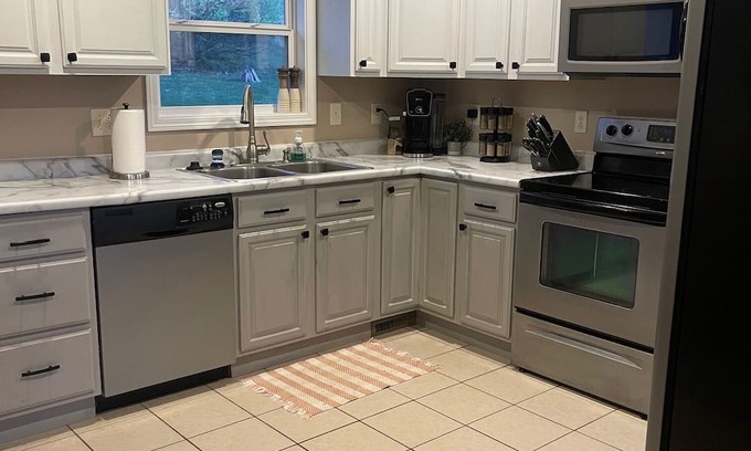 Cape Girardeau House | Perfect Eclipse Retreat: Pet-Friendly & Family-Oriented Stay