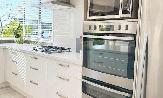 Blenheim House | Elegant Holiday Home Retreat in Blenheim with Breakfast