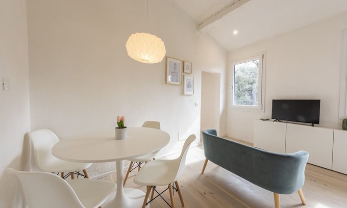 Santo Spirito Apartment | Charming Torrigiani View Apartment in Heart of Florence