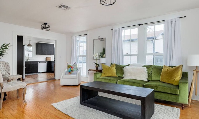 Fredericksburg House | Henke Haus: Stylish & Family-Friendly Retreat Awaits
