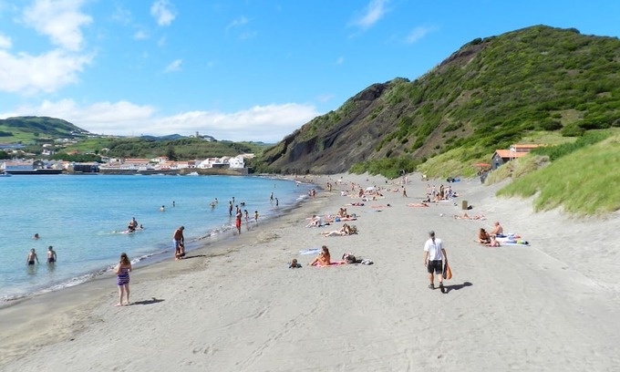 Horta Apartment | Relaxing Beachside 1 Bedroom Apartment