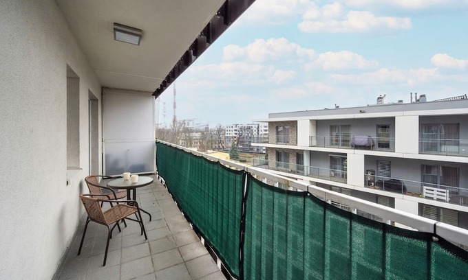 Psie Pole Apartment | Cozy Reymonta 10E Apartment with Balcony & Parking in Wrocław