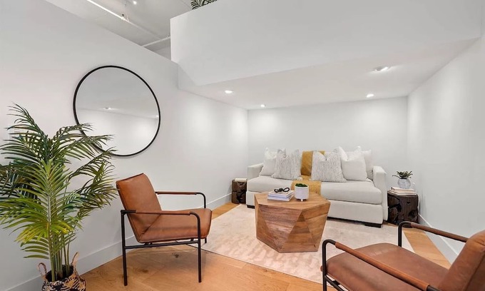 Downtown San Diego Condo | Luxury Loft: Bright and Open Ground Floor w/ Designer Finishes