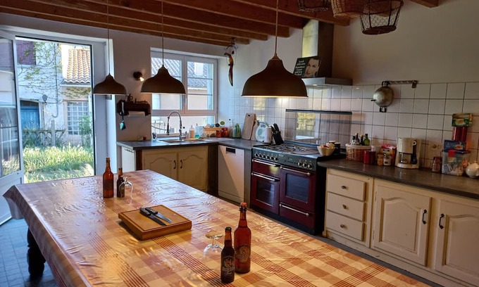 Moussac House | Holiday Home 'Gîte La Génevrie' with Private Garden