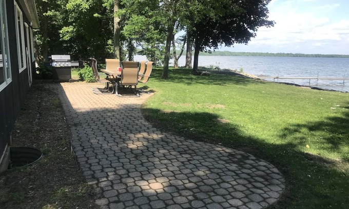 Swanton House | Idyllic Lake Champlain Waterfront Retreat - Pets Welcome!