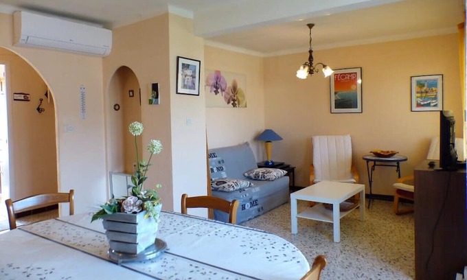 Six-Fours-les-Plages Apartment | Family-Friendly Retreat Just Steps from the Shore