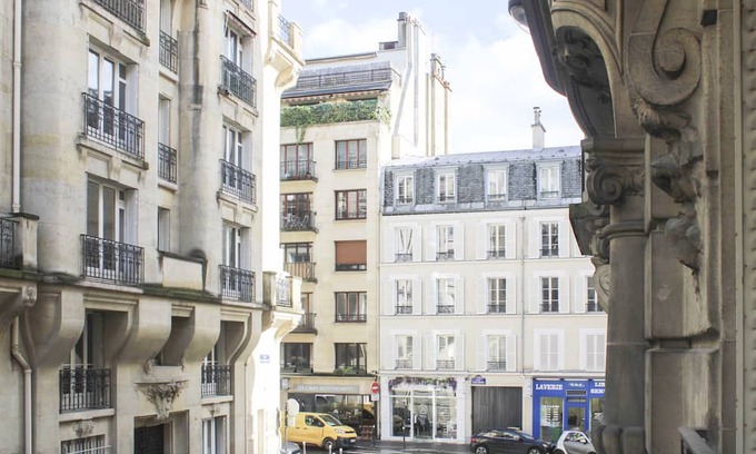 Quartier de la Plaine-de-Monceaux Apartment | Elegant Haussmannian Apartment in the Heart of Paris