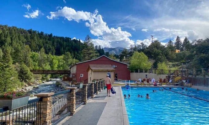 Howard House | Inviting Black Bear Lodge with Kitchen & Pet-Friendly Stay