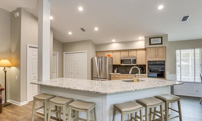 Killearn Estates House | Tallahassee Home w/ Private Yard: 9 Mi to Downtown