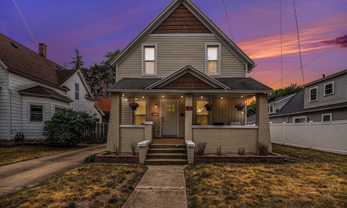 Grandville House | Charming First Floor Apartment with Family-Friendly Amenities