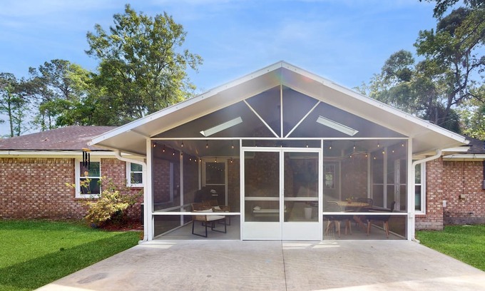 Isle of Hope Historic District House | Dog-Friendly Retreat with Family Amenities and Ocean Views
