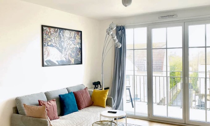 Les Luats Apartment | Homerez - Beautiful apartement for 4 ppl. with balcony at Villiers-sur-Marne
