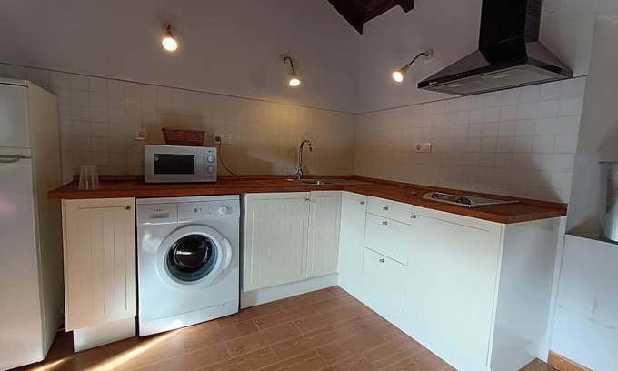 Pola de Lena Apartment | Cozy House of La Reguera: Family-Friendly with Breakfast