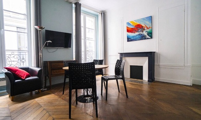 Quartier de la Place-Vendome Apartment | Cozy Retreat Near the Opera with Family-Friendly Amenities