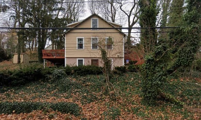 Halesite Apartment | Spacious Studio Room with Kitchenette & Hot Tub Amenities