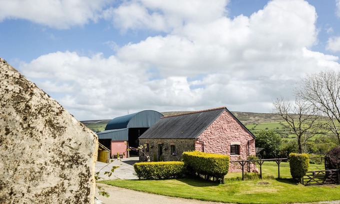 Mynachlogddu Cottage | Pet Friendly Retreat at Meini Glas, Mynachlogddu