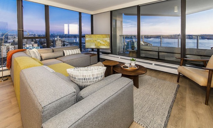 Lower Lonsdale Condo | Lower Lonsdale Luxe - Panoramic Views!