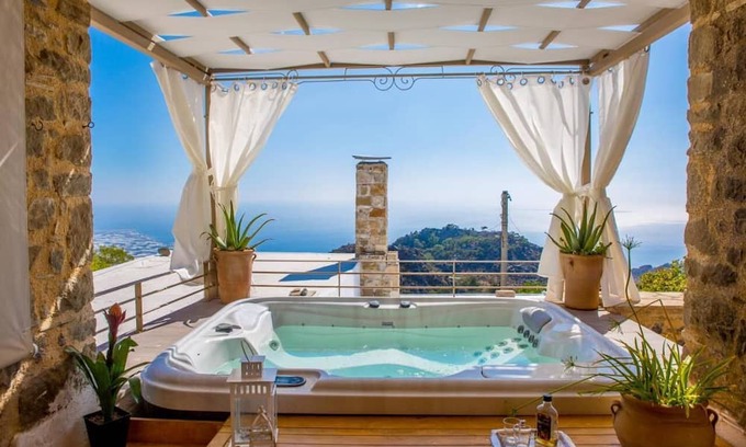 Anatoli Villa | Cozy 4-Bed Villa in Anatoli with Hot Tub & Kitchen