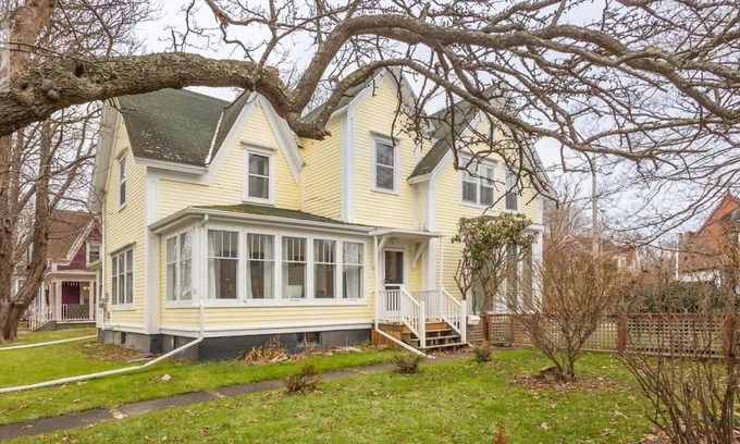 Yarmouth House | Victorian era house circa 1867 Tranquil retreat.