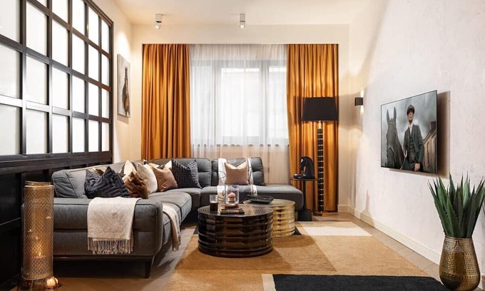 Bucharest City-Centre Apartment | Explore Qult Peaky Blinders: A Child-Friendly Retreat