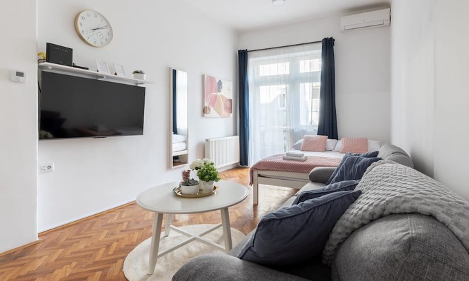 Zagreb Apartment | Cozy Stay in a Prime Location - Family-Friendly Hotel